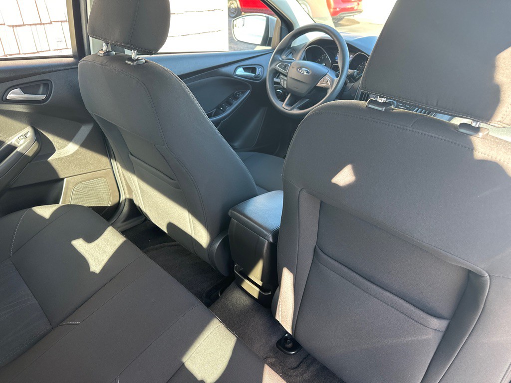 2016 Ford Focus Image 12