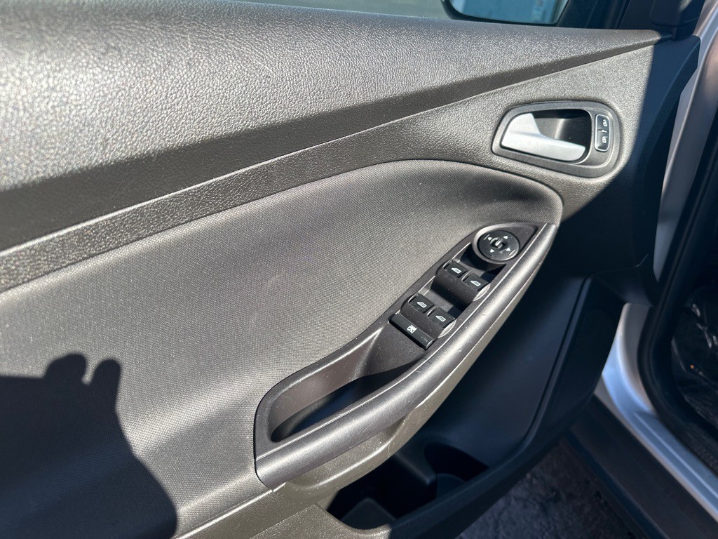 2016 Ford Focus Image 16