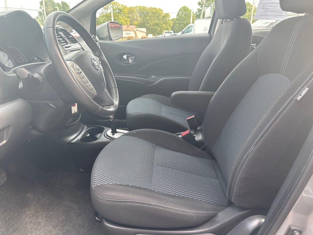 2015 Nissan Versa Image 2
