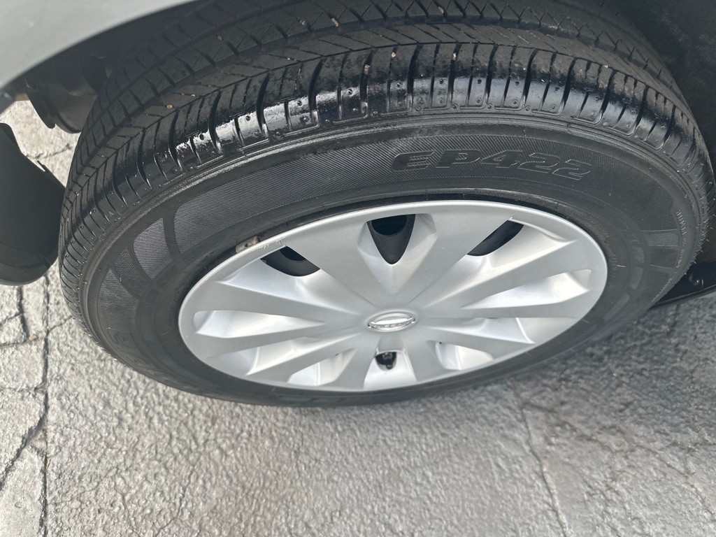 2015 Nissan Versa Image 6