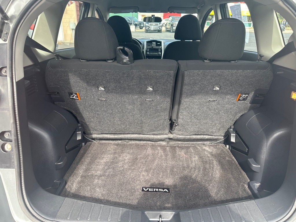 2015 Nissan Versa Image 16