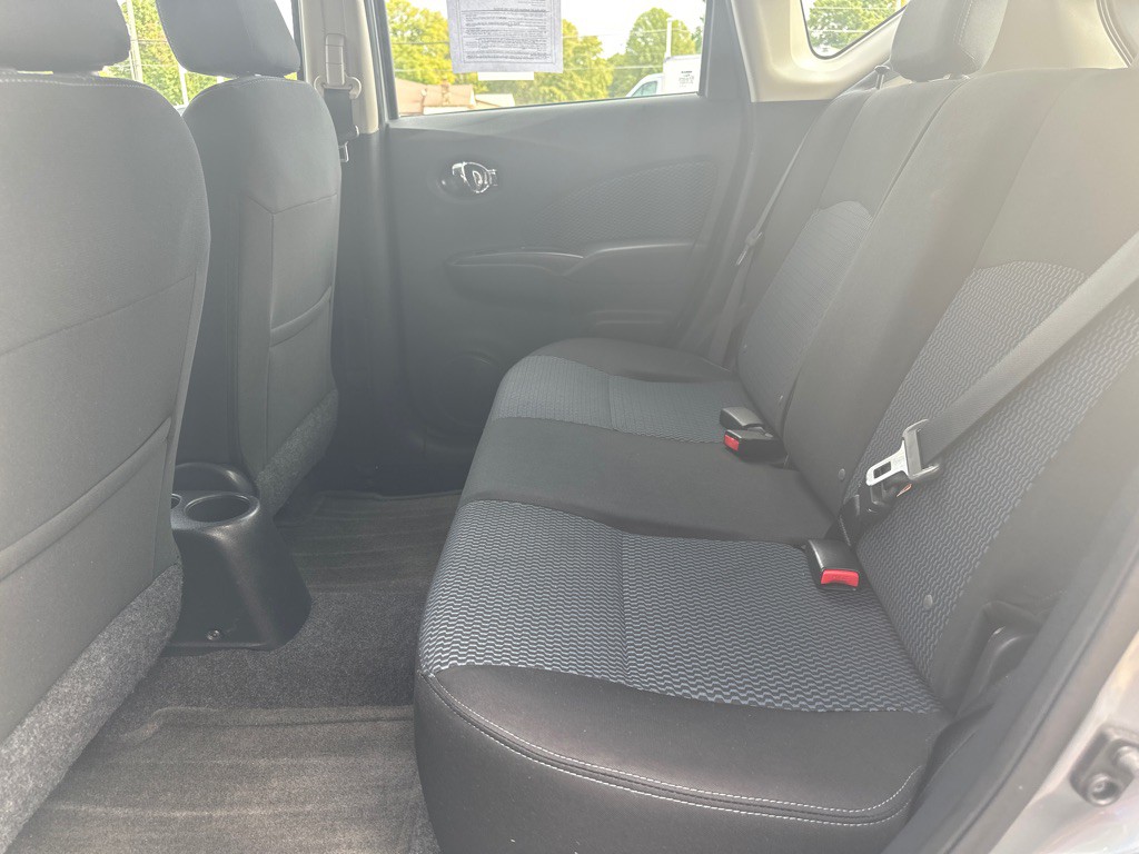 2015 Nissan Versa Image 17
