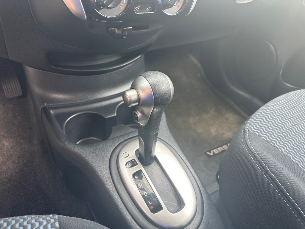 2015 Nissan Versa Image 21