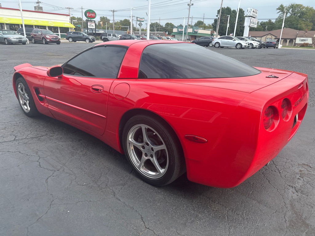 2004 Chevrolet Corvette Image 3