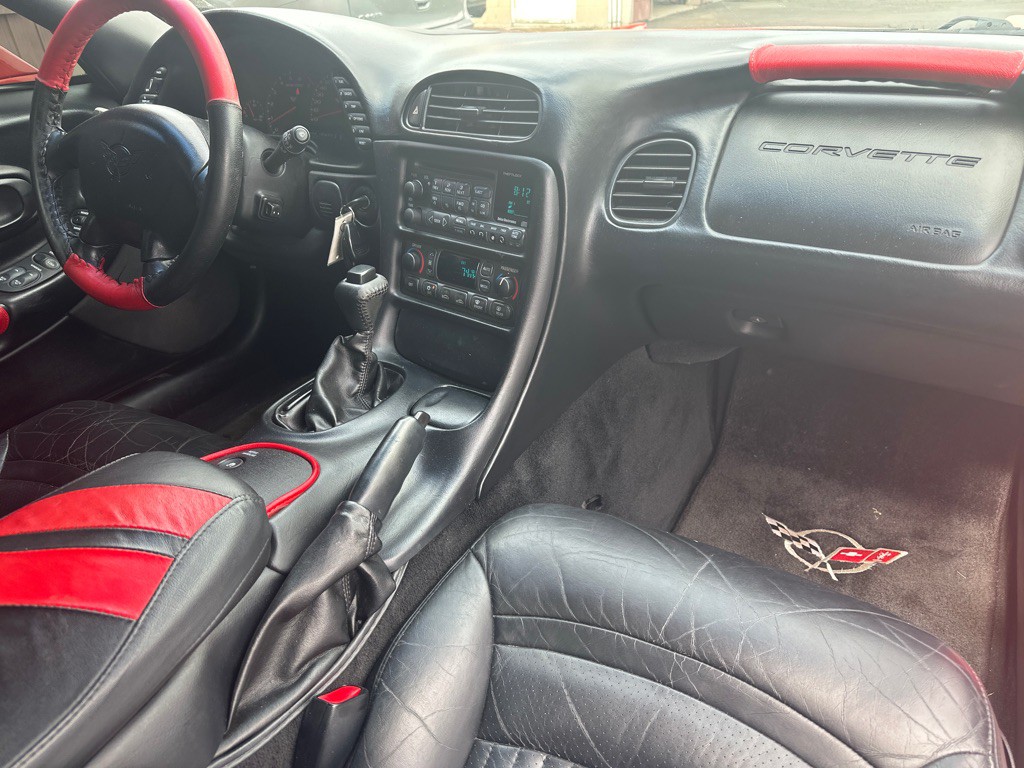 2004 Chevrolet Corvette Image 8