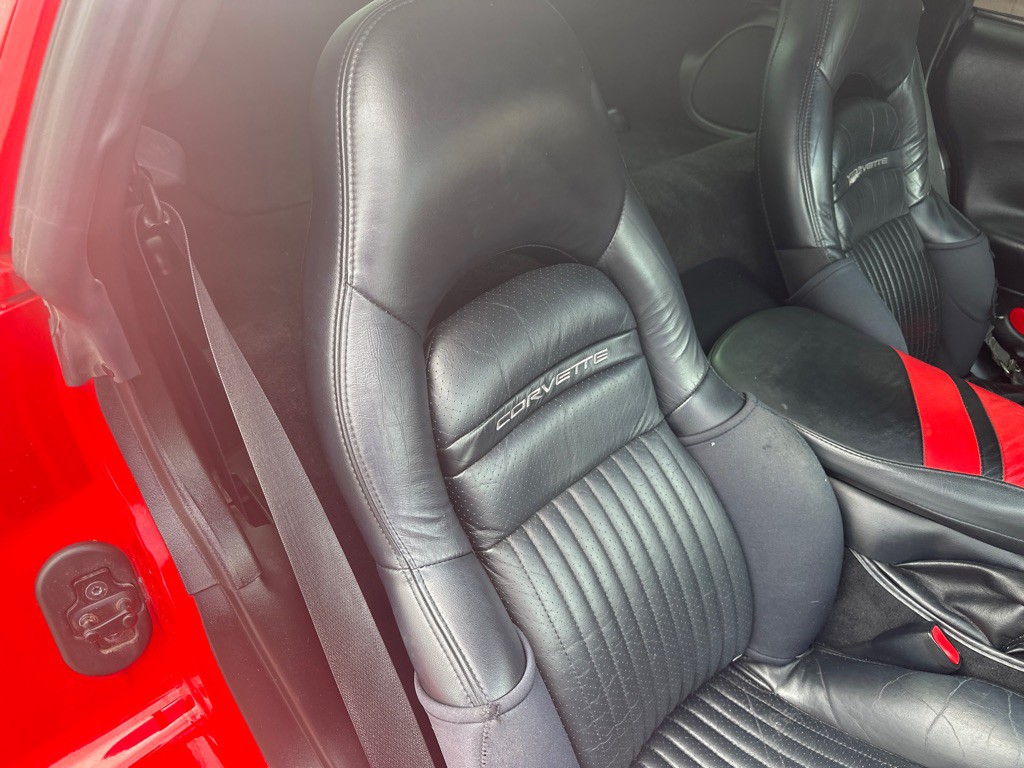 2004 Chevrolet Corvette Image 9