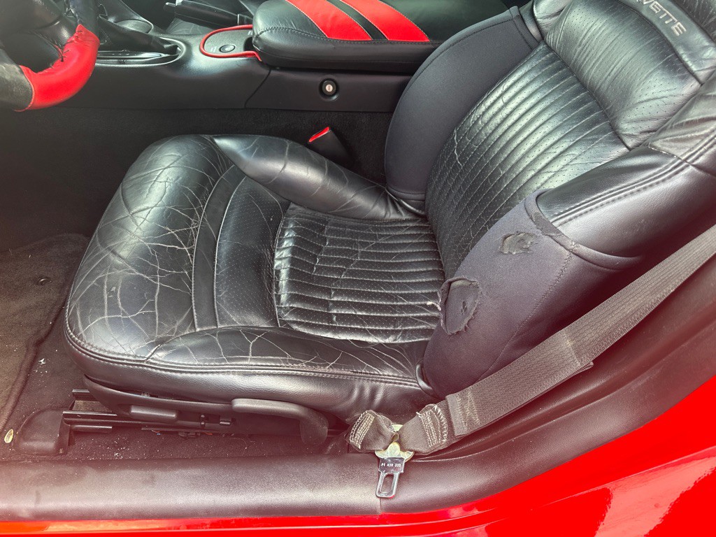 2004 Chevrolet Corvette Image 16