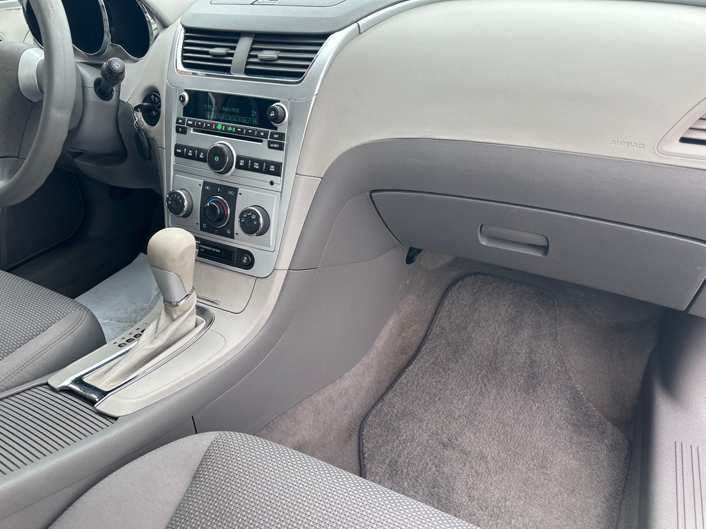 2012 Chevrolet Malibu Image 8