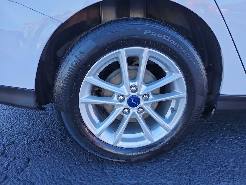 2016 Ford Focus Image 8