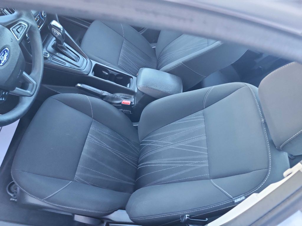 2016 Ford Focus Image 9