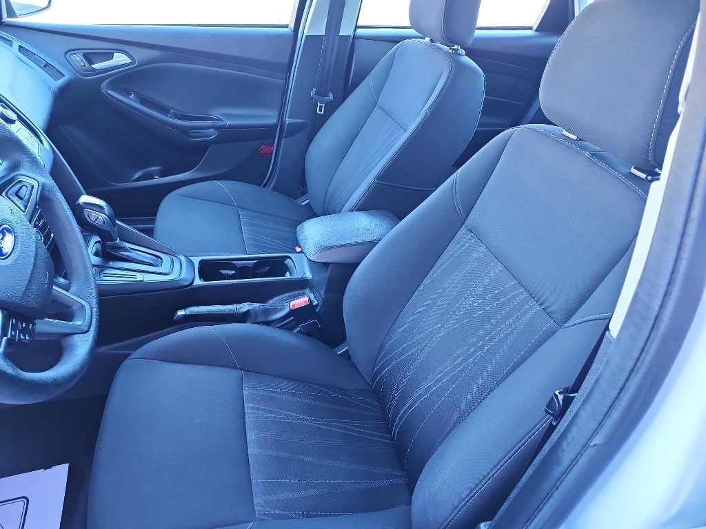 2016 Ford Focus Image 11