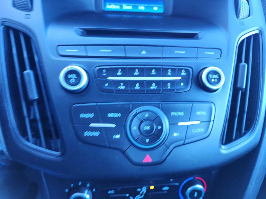 2016 Ford Focus Image 17