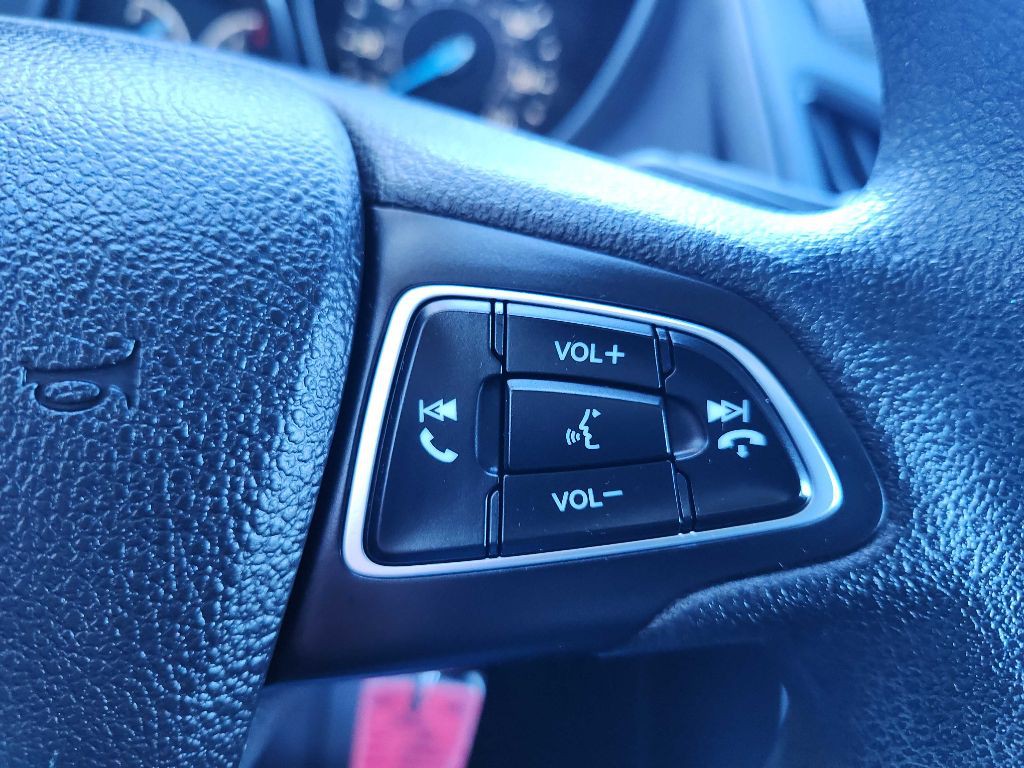 2016 Ford Focus Image 24