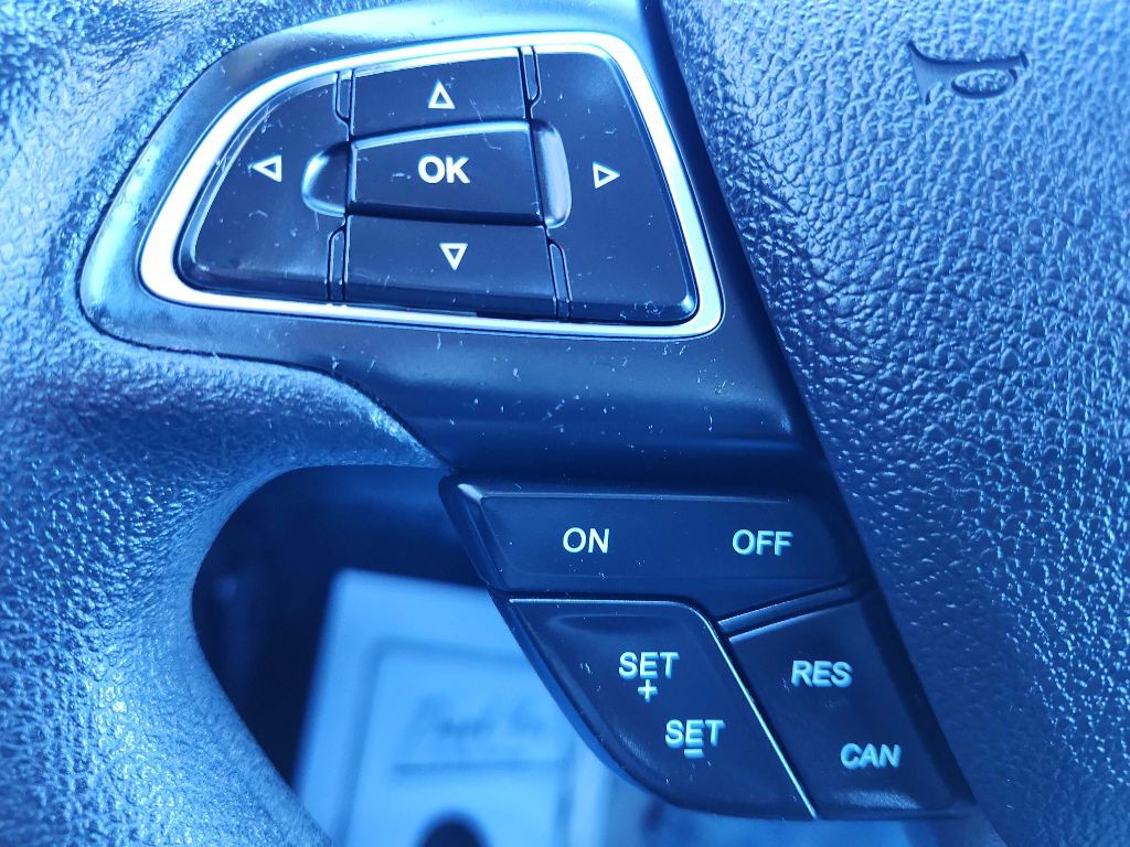 2016 Ford Focus Image 25