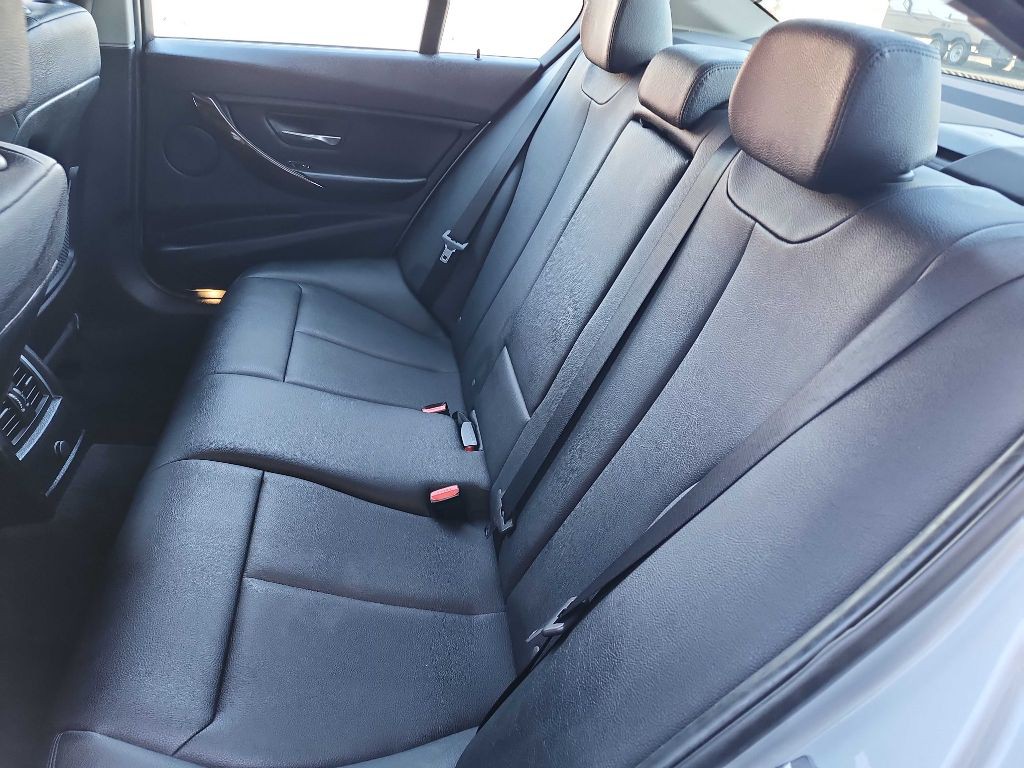 2016 BMW 3 Series Image 14