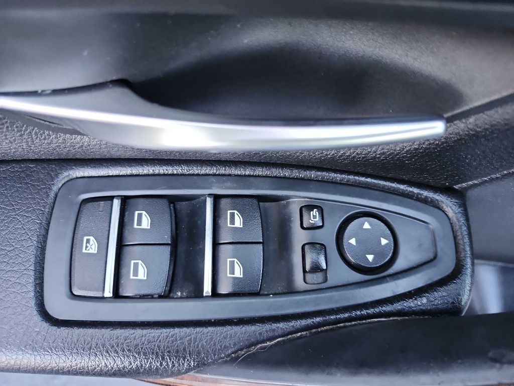 2016 BMW 3 Series Image 17