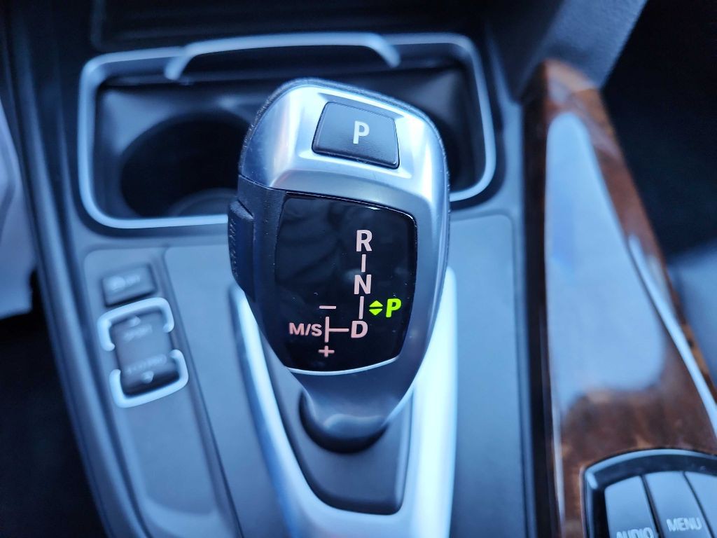 2016 BMW 3 Series Image 23