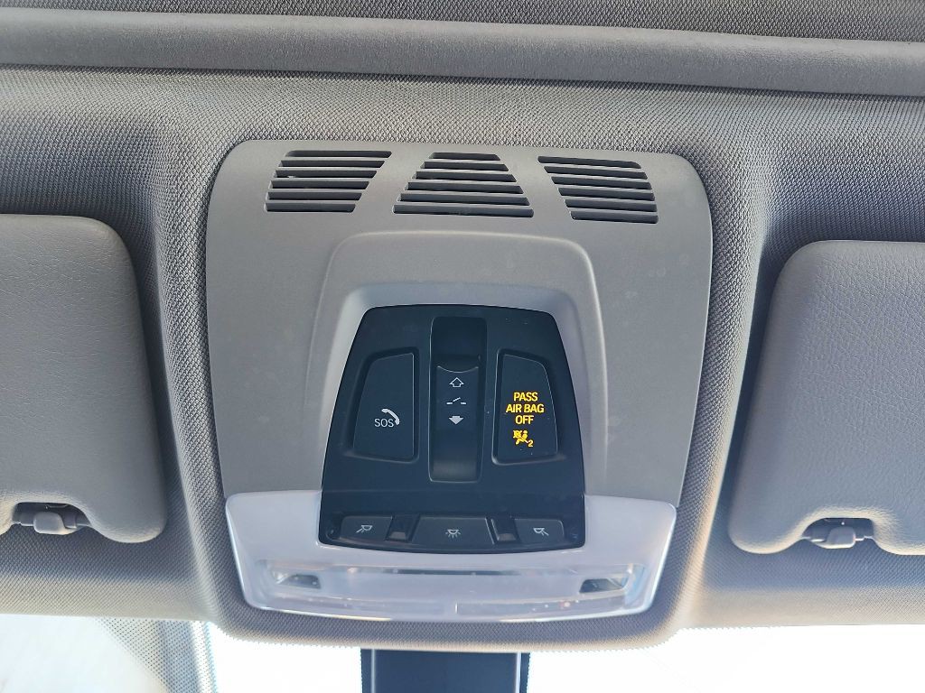 2016 BMW 3 Series Image 25