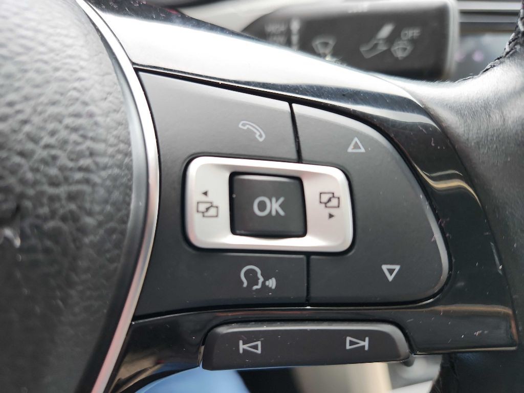 2019 Volkswagen Passat Image 32