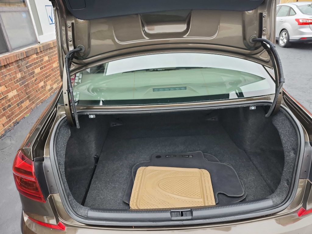 2019 Volkswagen Passat Image 8