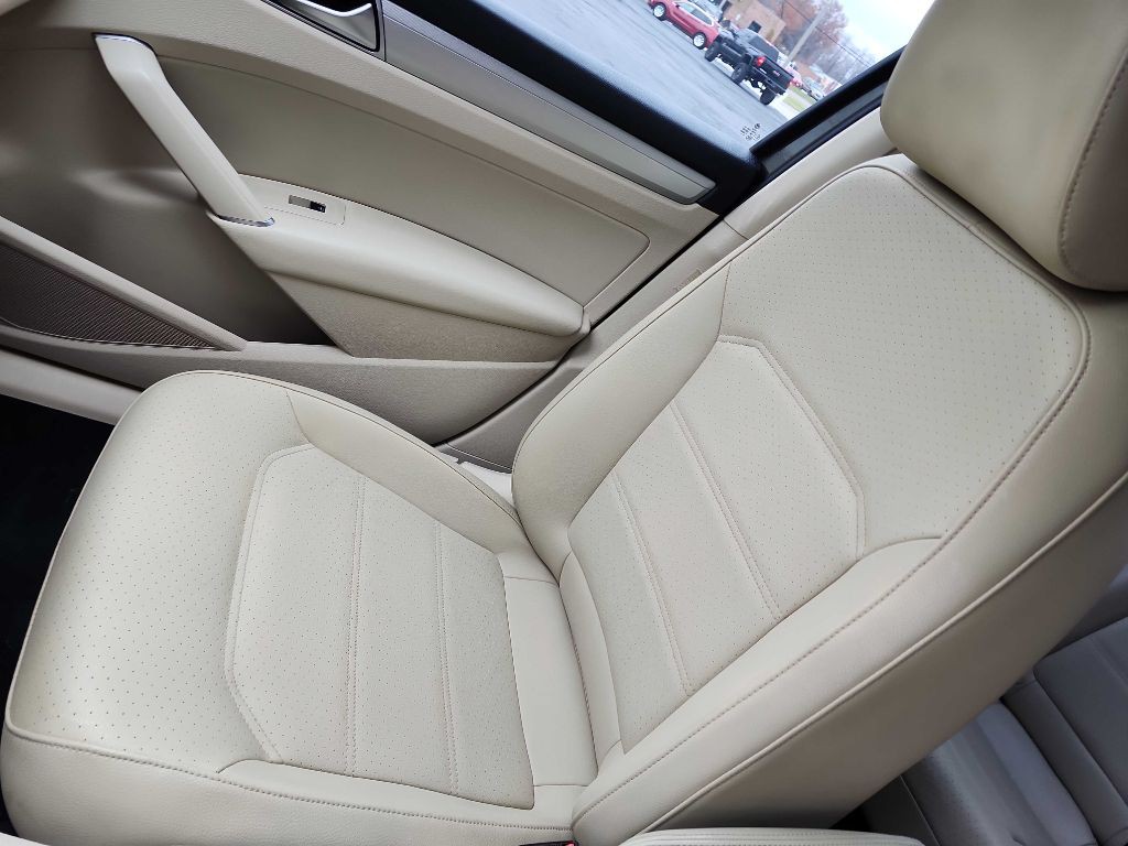 2019 Volkswagen Passat Image 13