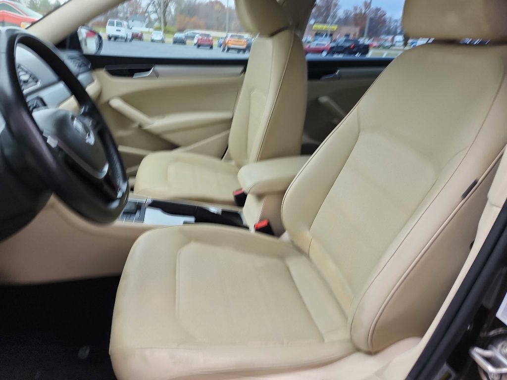 2019 Volkswagen Passat Image 14