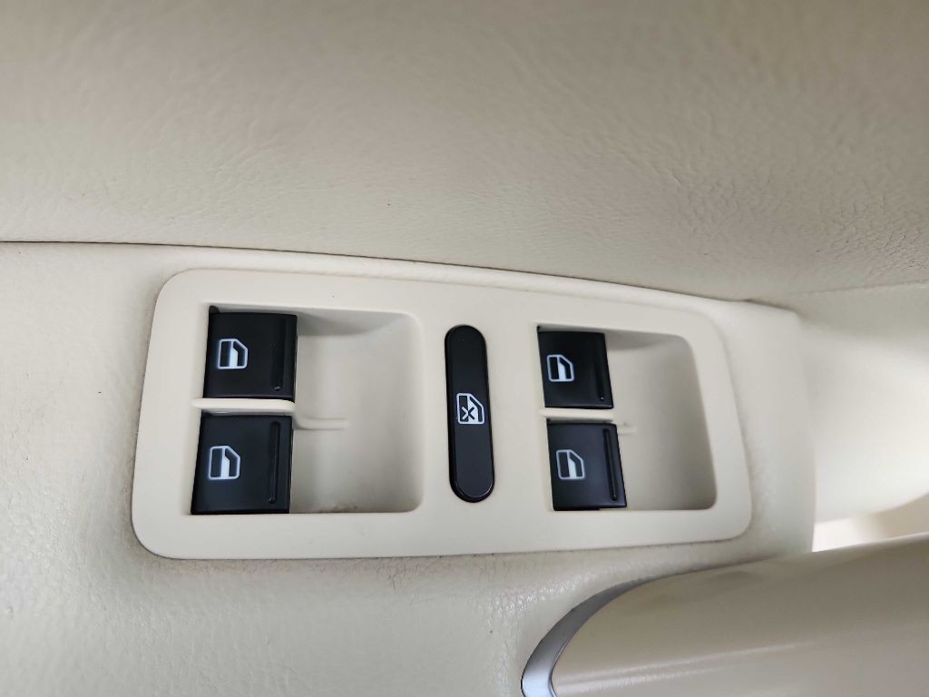 2019 Volkswagen Passat Image 19