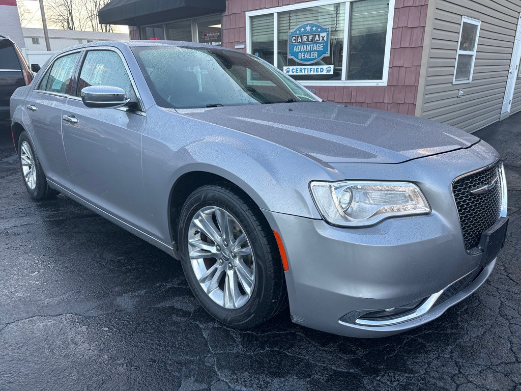 2016 Chrysler 300 Image 1