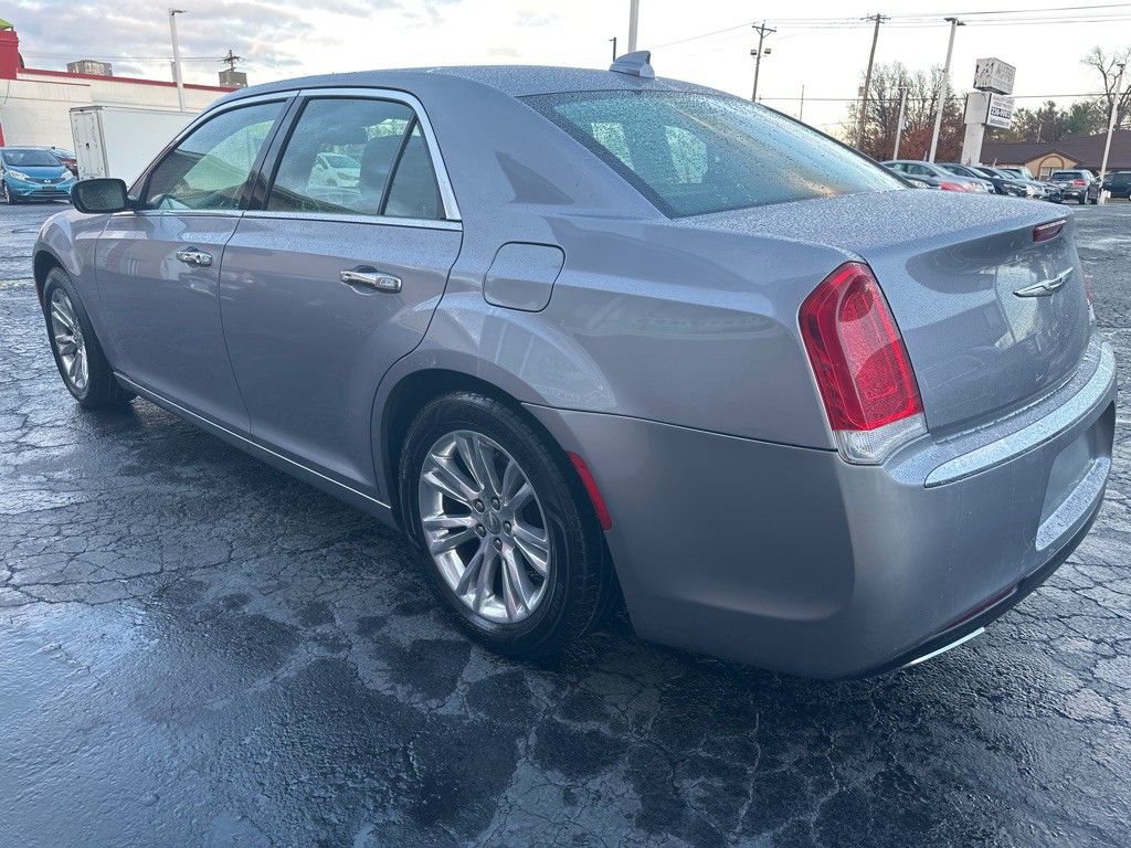 2016 Chrysler 300 Image 3