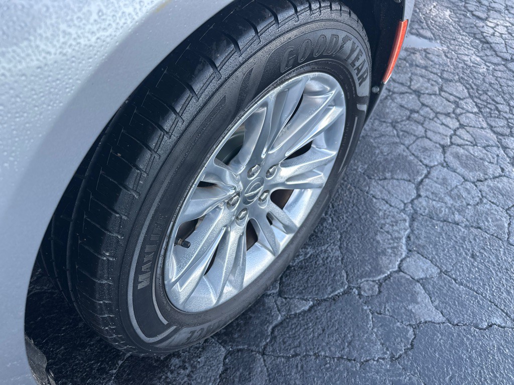 2016 Chrysler 300 Image 7