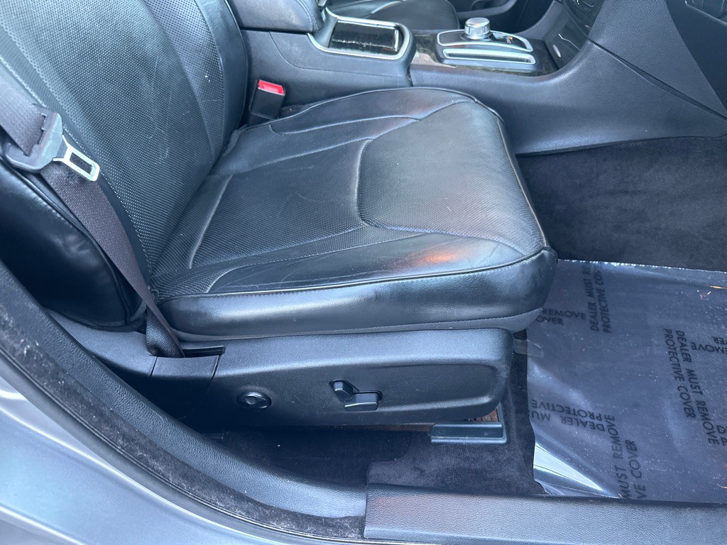 2016 Chrysler 300 Image 10