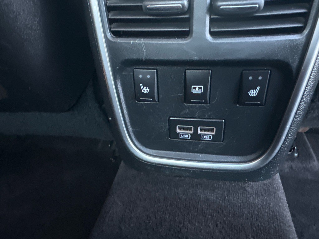 2016 Chrysler 300 Image 13