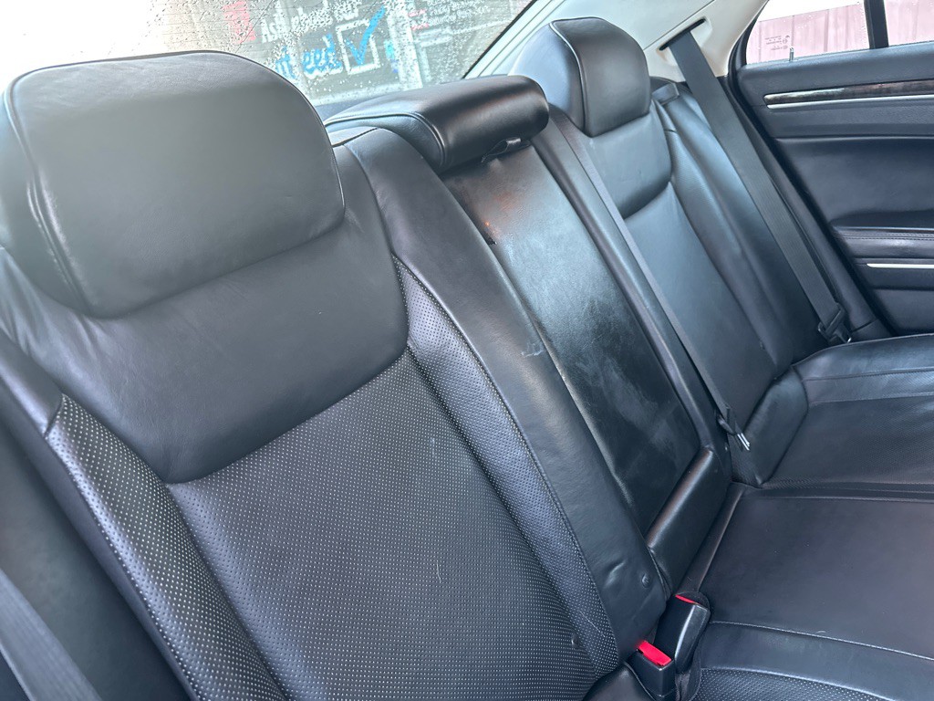 2016 Chrysler 300 Image 15