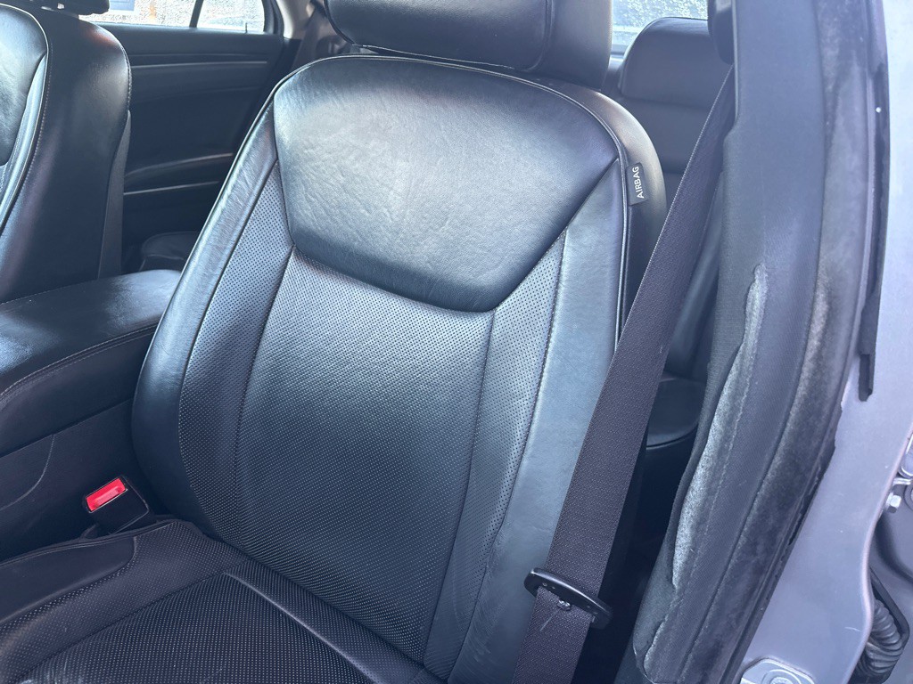 2016 Chrysler 300 Image 19