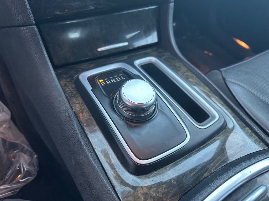 2016 Chrysler 300 Image 21