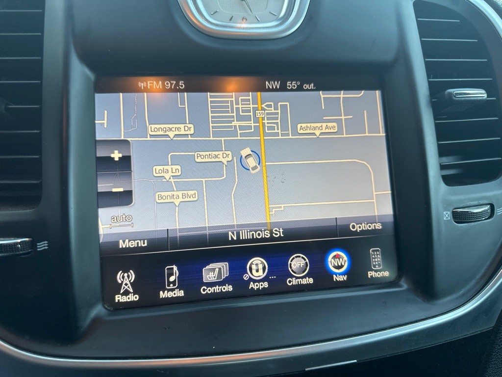 2016 Chrysler 300 Image 23