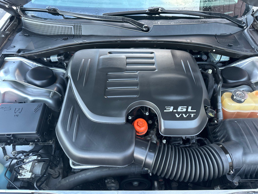 2016 Chrysler 300 Image 26