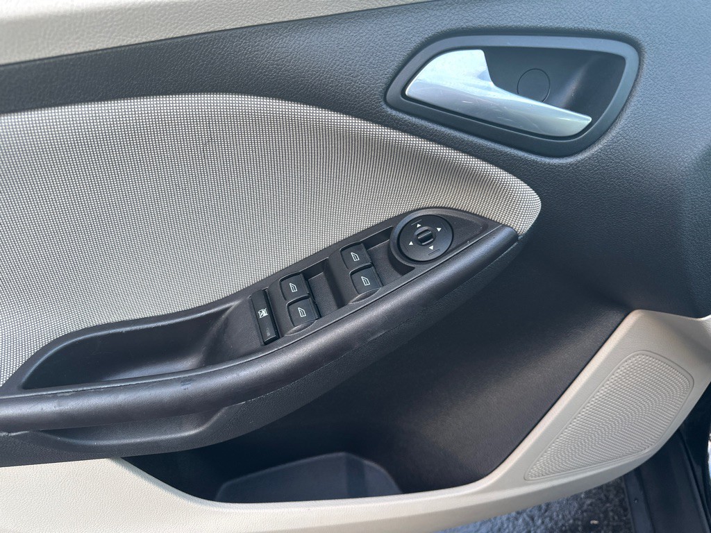 2014 Ford Focus Image 17