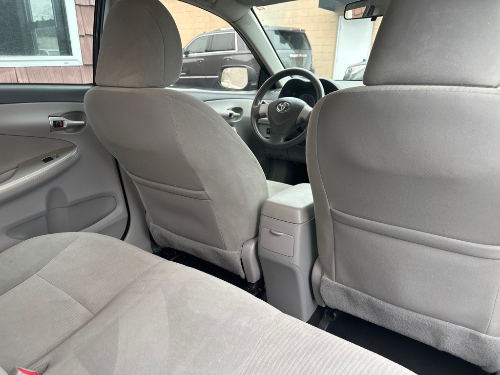 2010 Toyota Corolla Image 12