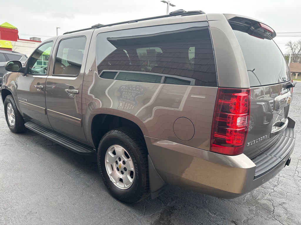 2011 Chevrolet Suburban Image 3