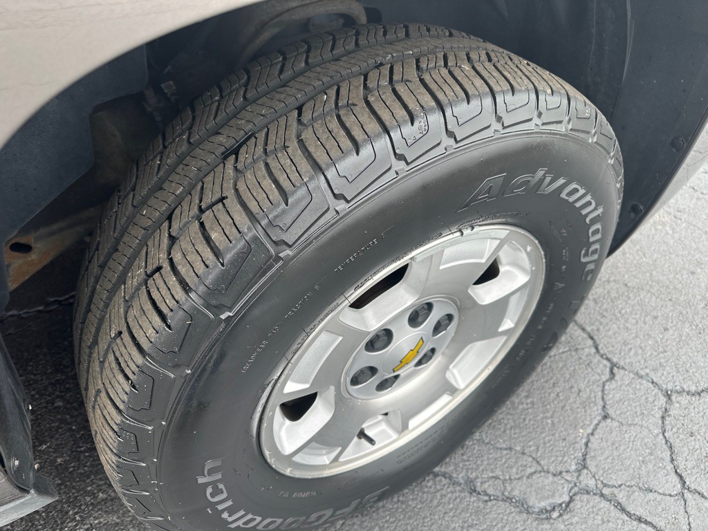 2011 Chevrolet Suburban Image 9