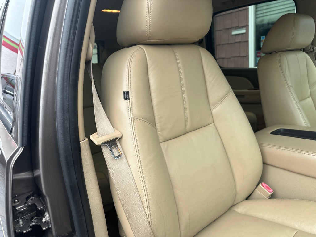 2011 Chevrolet Suburban Image 11