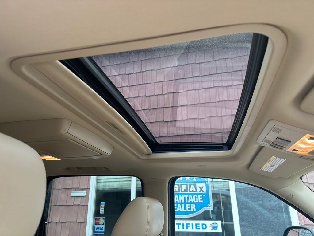 2011 Chevrolet Suburban Image 14