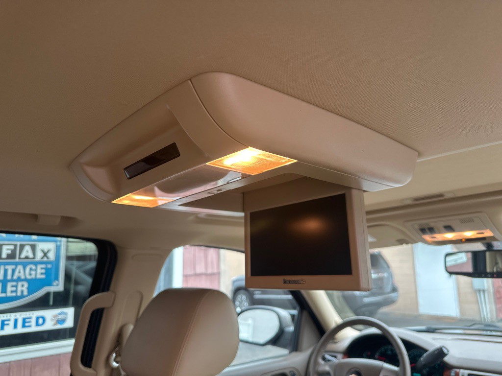 2011 Chevrolet Suburban Image 15