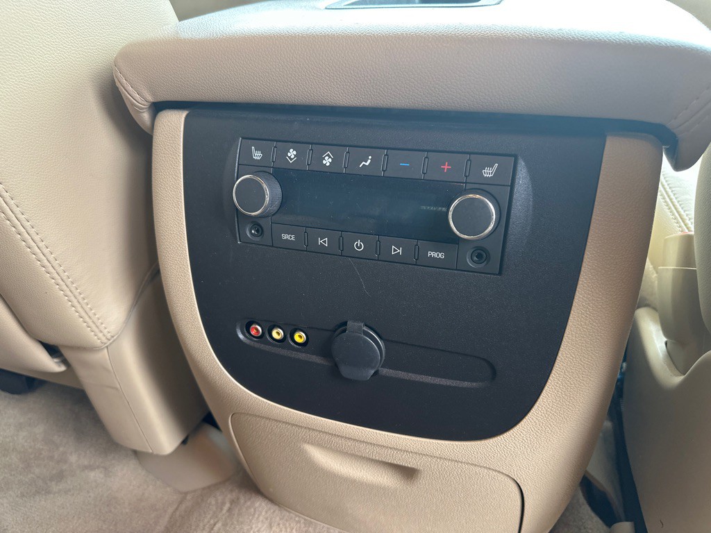 2011 Chevrolet Suburban Image 16