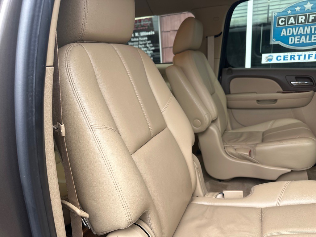 2011 Chevrolet Suburban Image 17