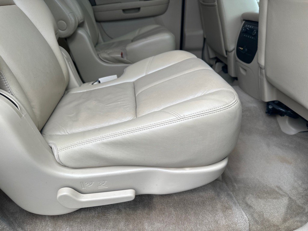 2011 Chevrolet Suburban Image 18