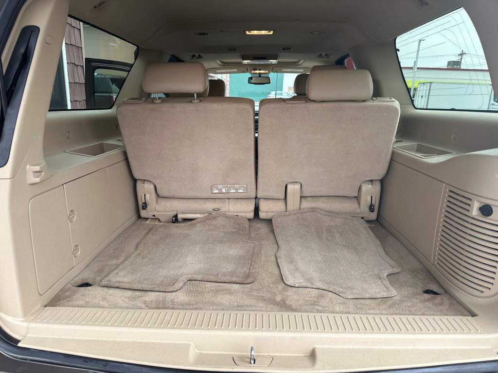 2011 Chevrolet Suburban Image 20