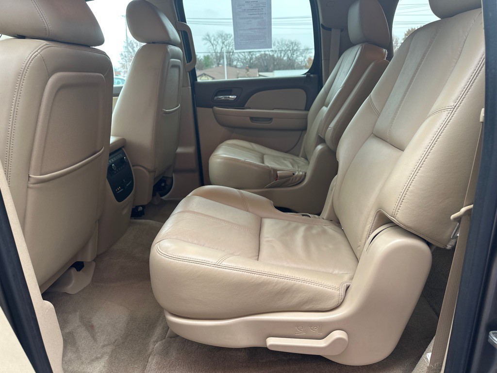 2011 Chevrolet Suburban Image 21