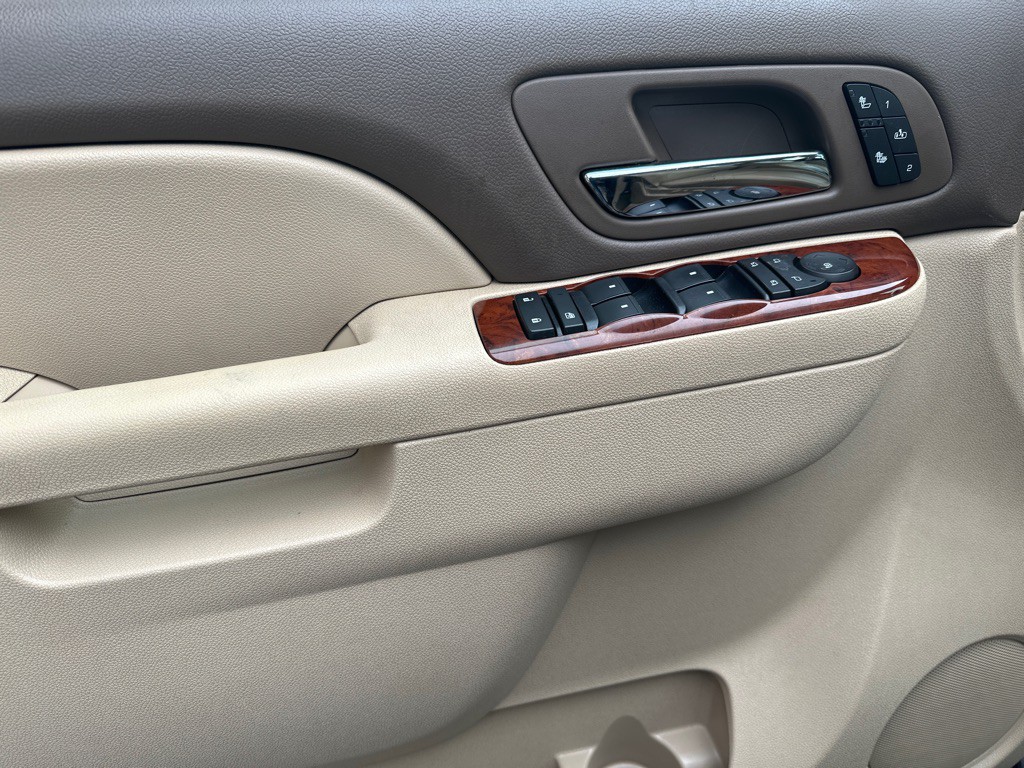 2011 Chevrolet Suburban Image 22